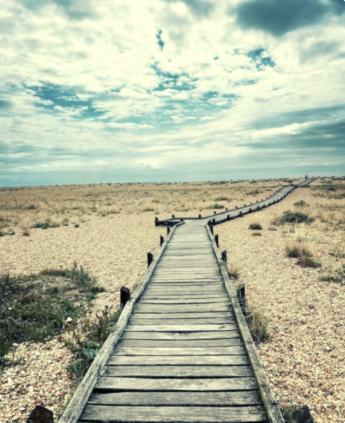 砂浜へ続くボードウォーク